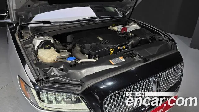 Lincoln Continental 2017 thumb 6