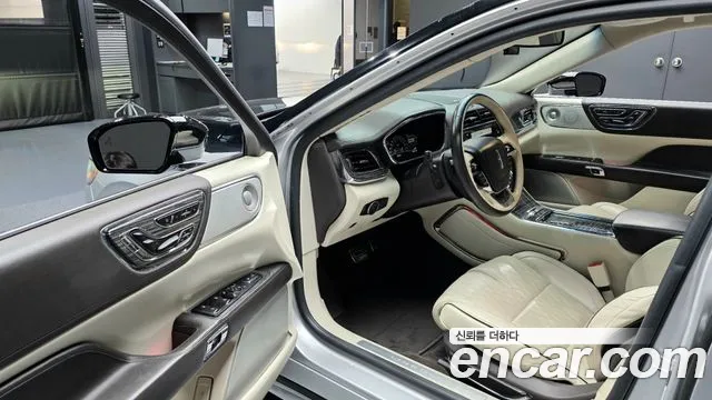 Lincoln Continental 2017 thumb 10