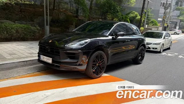 Porsche Macan 2023 thumb 2