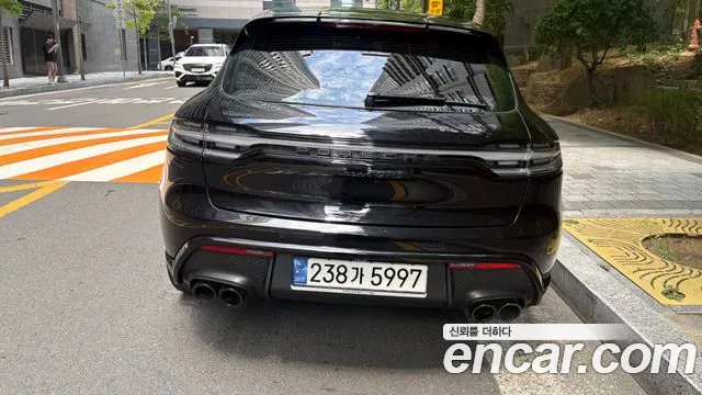 Porsche Macan 2023 thumb 3