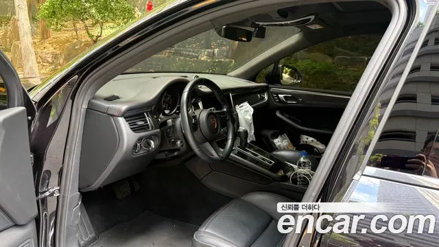 Porsche Macan 2023 thumb 4