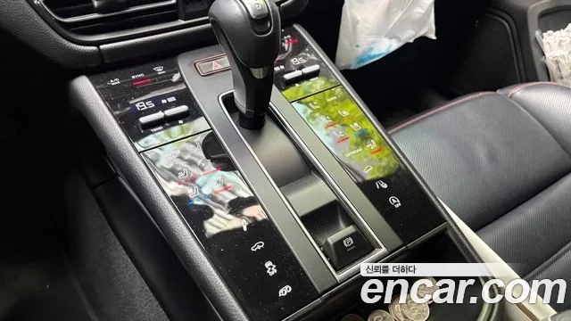 Porsche Macan 2023 thumb 8