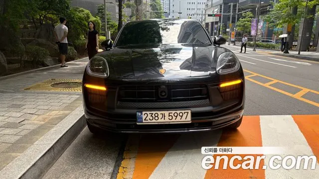 Porsche Macan 2023 thumb 10