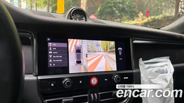 Porsche Macan 2023 thumb 12