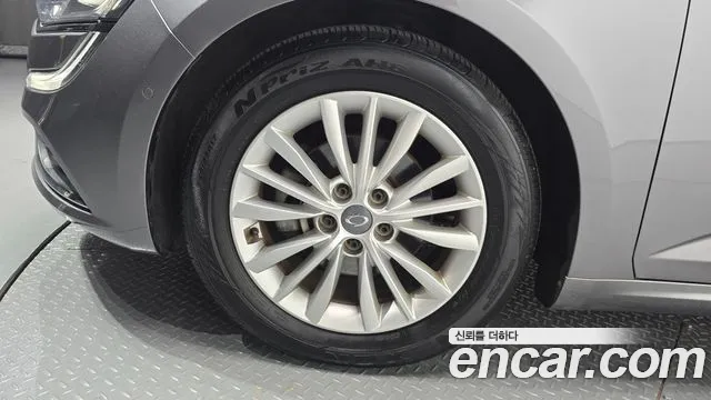 Renault-KoreaSamsung Megane 2016 thumb 4