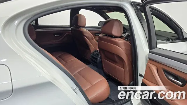 BMW 5-Series 2013 thumb 10