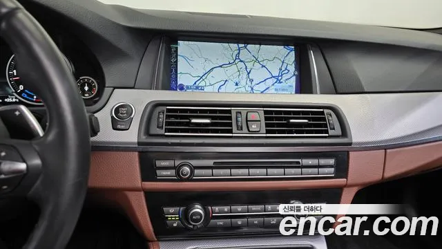 BMW 5-Series 2013 thumb 11