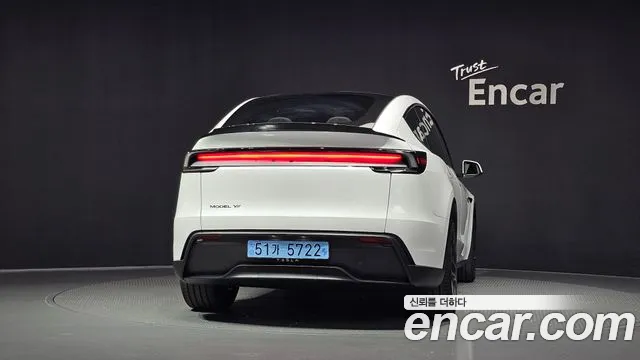 Tesla Model Y 2026 thumb 4