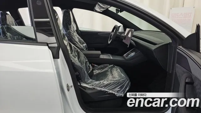 Tesla Model Y 2026 thumb 11