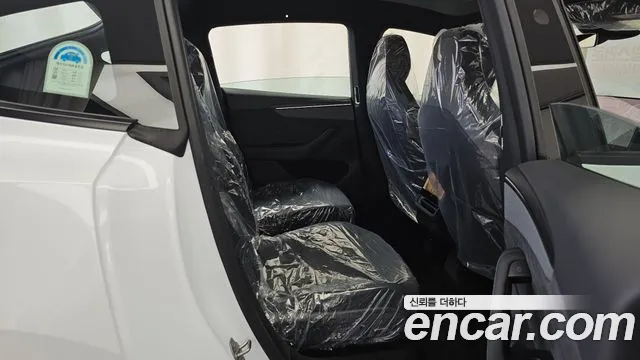 Tesla Model Y 2026 thumb 12