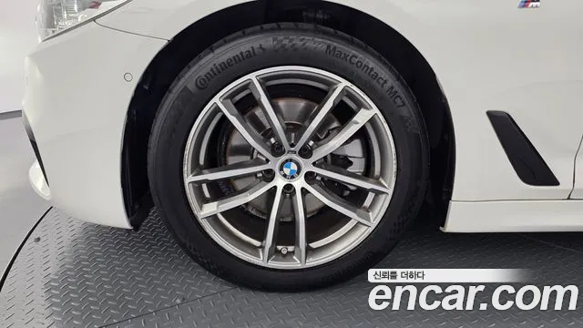 BMW 5-Series 2017 thumb 4