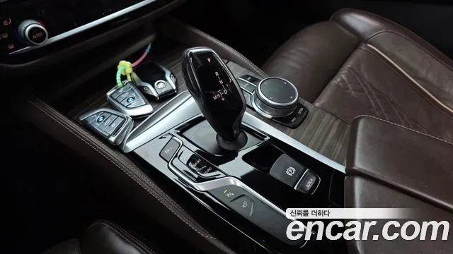 BMW 5-Series 2017 thumb 8