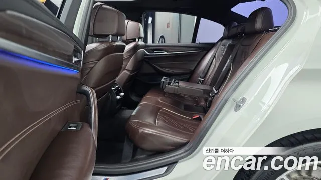 BMW 5-Series 2017 thumb 11
