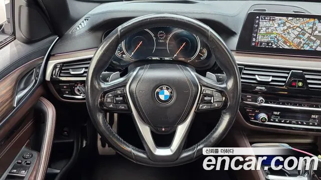 BMW 5-Series 2017 thumb 12