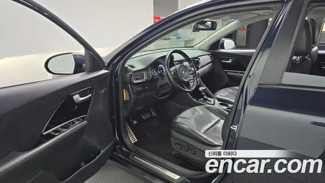 Kia Niro 2016 thumb 10