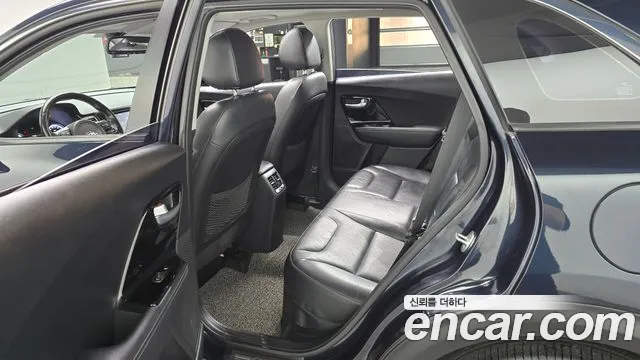 Kia Niro 2016 thumb 11