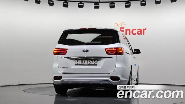 Kia Carnival 2020 thumb 4