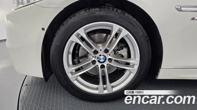 BMW 5-Series 2016 thumb 4