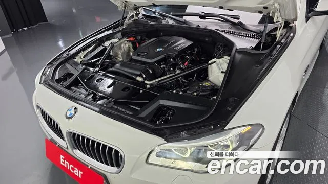 BMW 5-Series 2016 thumb 5