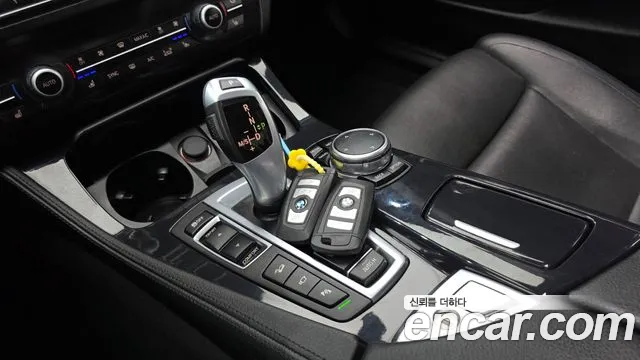 BMW 5-Series 2016 thumb 8