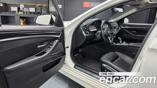 BMW 5-Series 2016 thumb 9