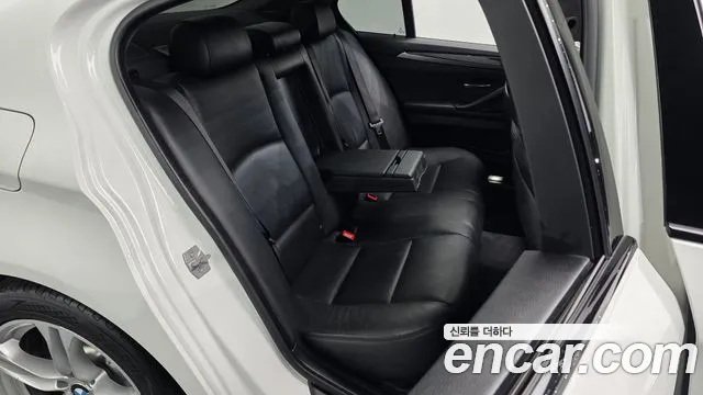 BMW 5-Series 2016 thumb 10