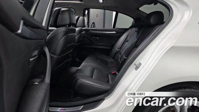 BMW 5-Series 2016 thumb 11