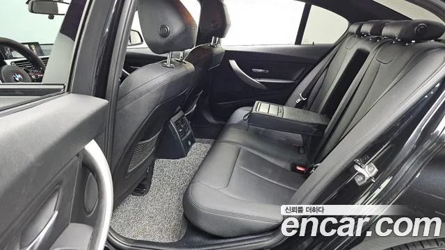 BMW 3-Series 2015 thumb 11
