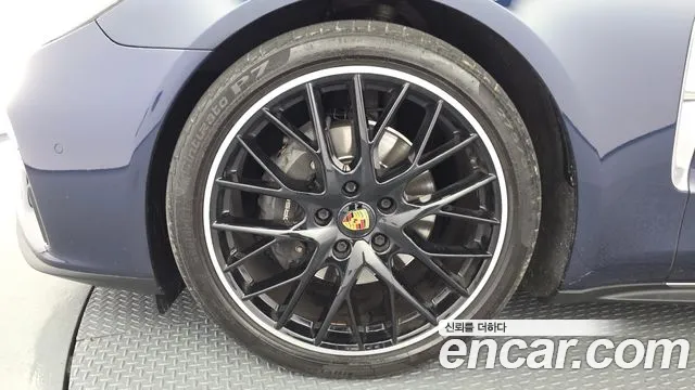 Porsche Panamera 2021 thumb 4
