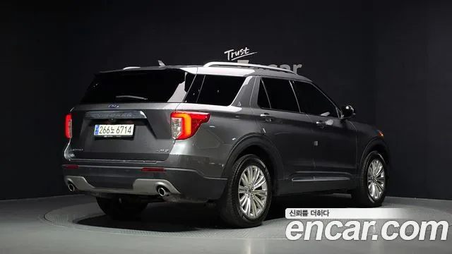 Ford Explorer 2023 thumb 2