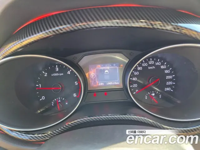 Kia Carnival 2014 thumb 10