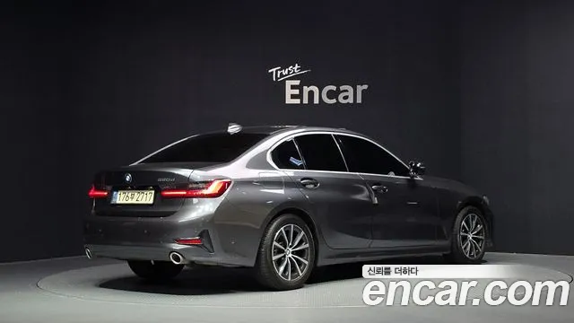 BMW 3-Series 2019 thumb 2