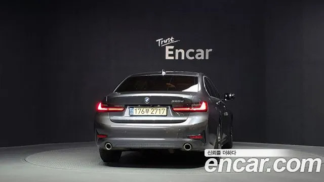 BMW 3-Series 2019 thumb 4