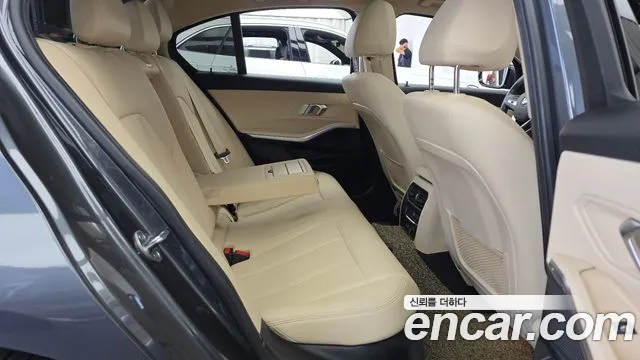 BMW 3-Series 2019 thumb 12