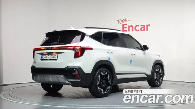 Kia Seltos 2024 thumb 2