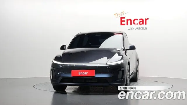 Tesla Model Y 2026 thumb 2
