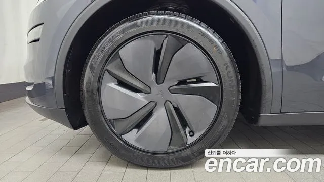 Tesla Model Y 2026 thumb 4