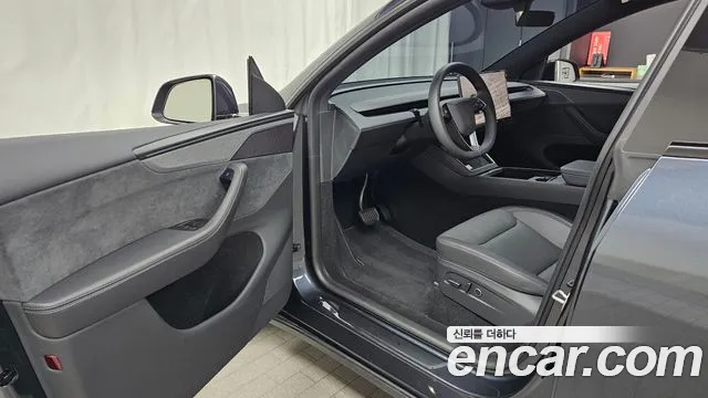 Tesla Model Y 2026 thumb 9