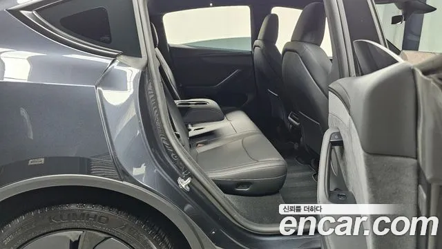 Tesla Model Y 2026 thumb 10