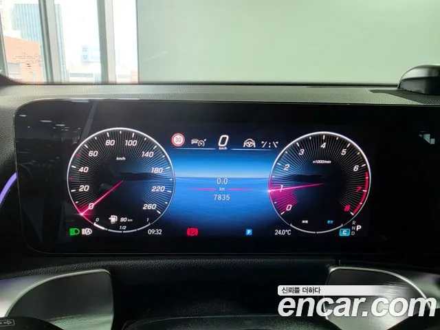 Mercedes-Benz GLB 2025 thumb 8