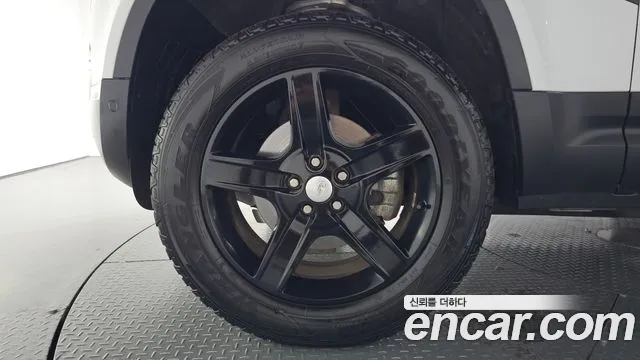 Land Rover Defender 2021 thumb 5
