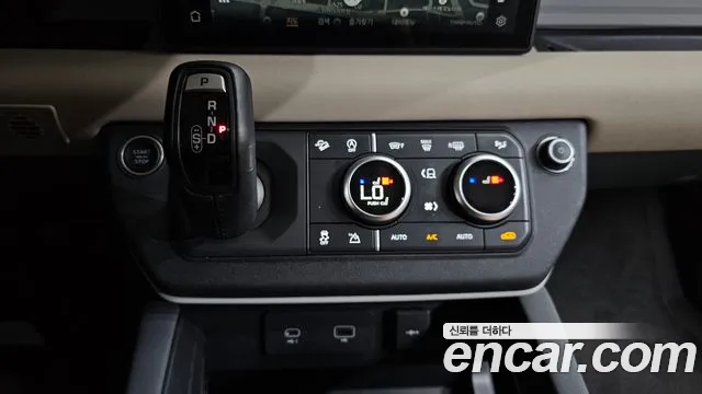 Land Rover Defender 2021 thumb 9