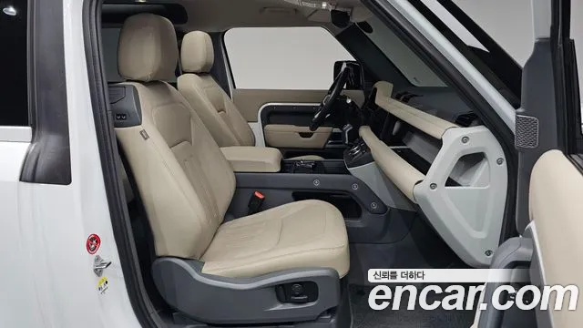 Land Rover Defender 2021 thumb 11