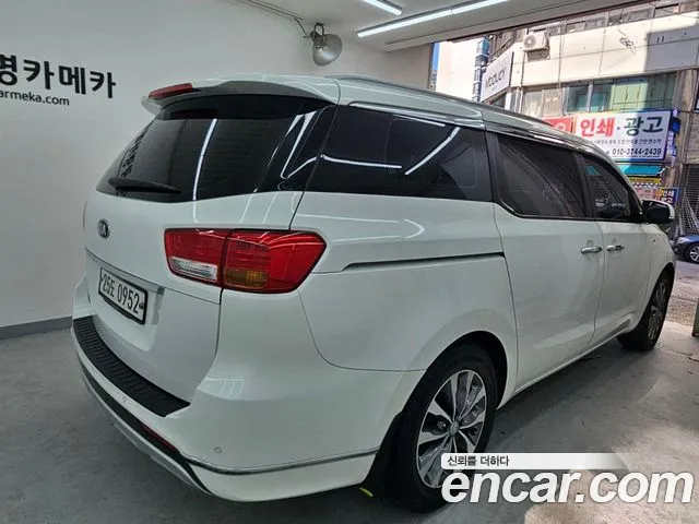 Kia Carnival 2016 thumb 4