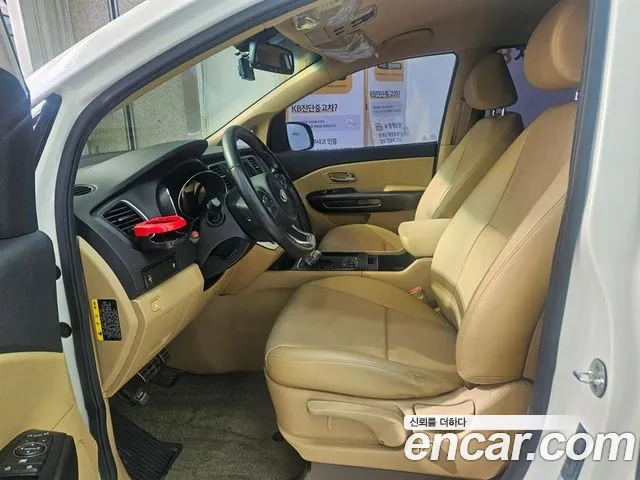 Kia Carnival 2016 thumb 5