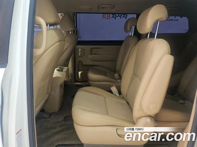 Kia Carnival 2016 thumb 6