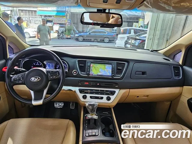 Kia Carnival 2016 thumb 8