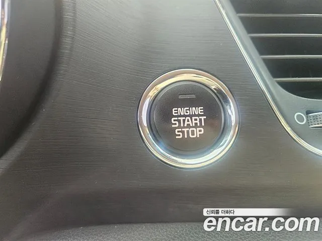 Kia Carnival 2016 thumb 10