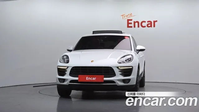 Porsche Macan 2017 thumb 3