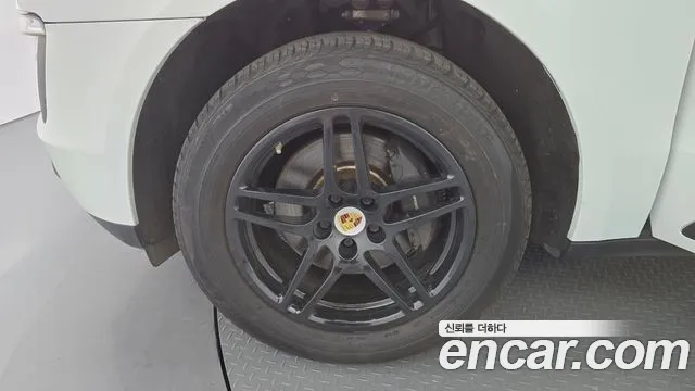 Porsche Macan 2017 thumb 5